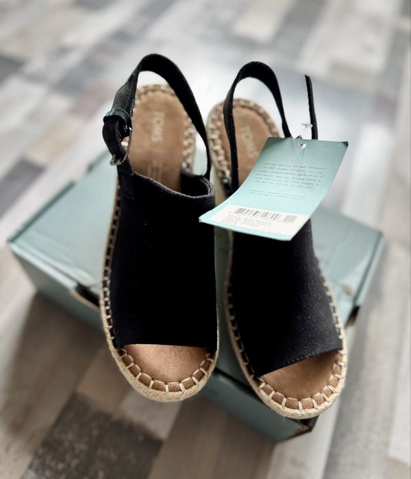 Обувки TOMS нови в кутия