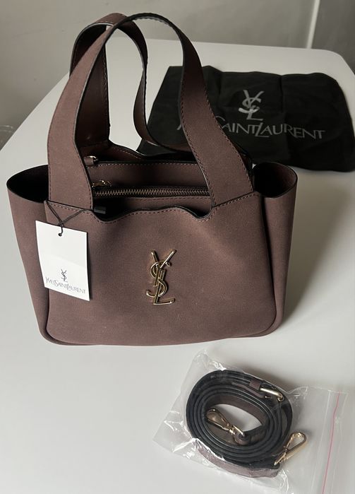 Poseta Yves Saint Laurent. Piele intoarsa