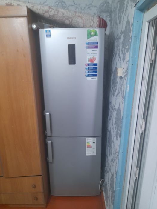 Продам холодильник,веко.