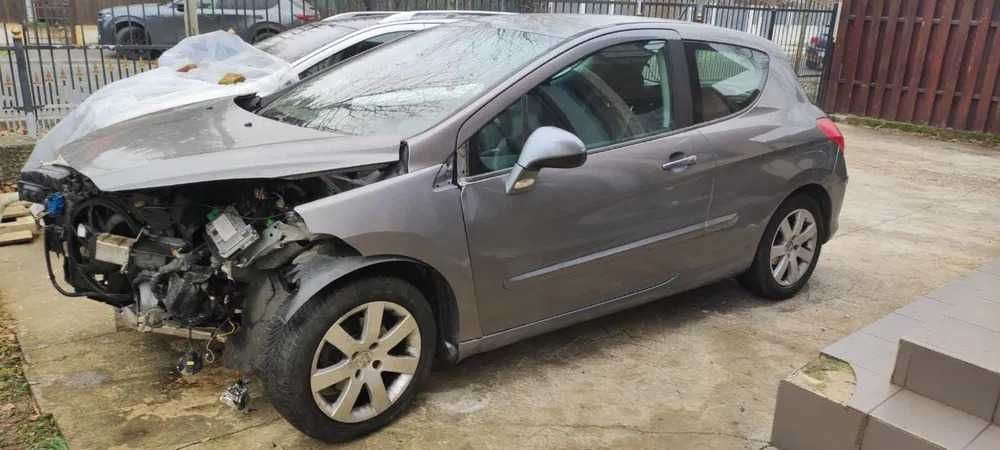 Dezmembrez Peugeot 308 Coupe 1.6 turbo 5FX 155 cai An 2010 112.000 km