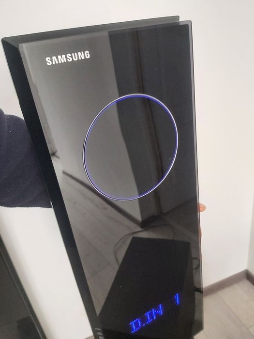 Titlu Anunț: Sistem Home Cinema  Samsung HT-TXQ120 – Design Premium "Tallboy", 1000W, Sunet de Excepție
​Descriere:
​Vând sistem Home Cinema Samsun