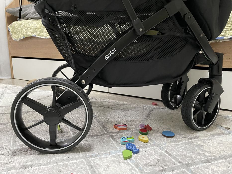 Коляска почти новая