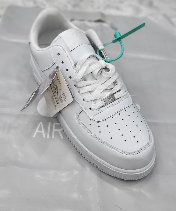 Продам кроссовки Nike