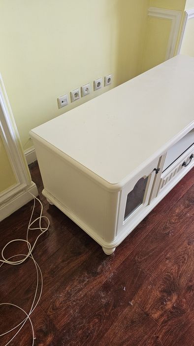 Продам тумбочку под телевизор