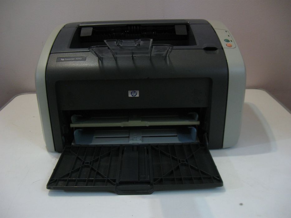 Неубиваемый  легендарный лазерный принтер HP LaserJet 1010+ 2картриджа