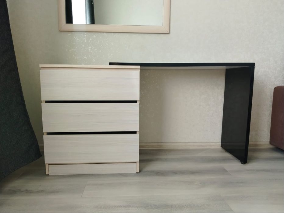 Продам кровать, зеркало, стол