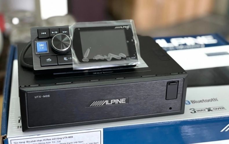 Процессорная магнитола Alpine UTX - M06