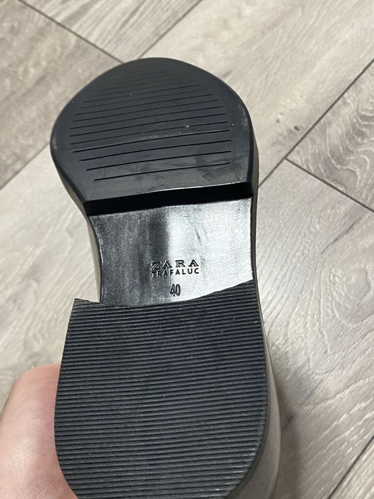 Pantofi Argintii Zara (40 / damă / noi cu eticheta)