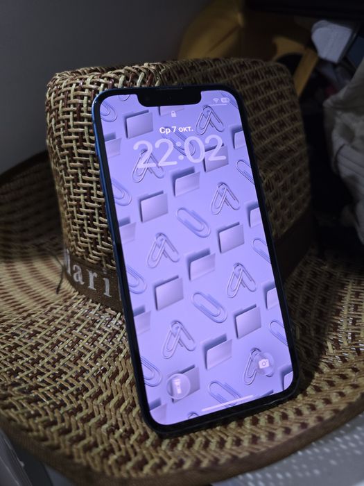 IPhone 13 mini и Google Pixel 6A