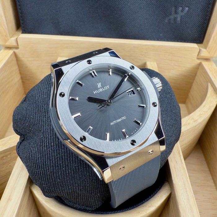 Hublot Classic Fusion Gri 42mm | 542.NX.7071.RX | TVA Deductib. 2026