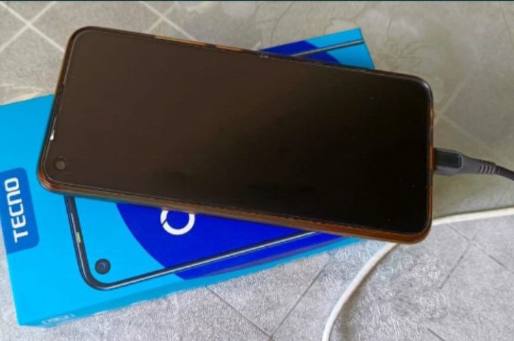 Продам смартфон Tecno Camon 15