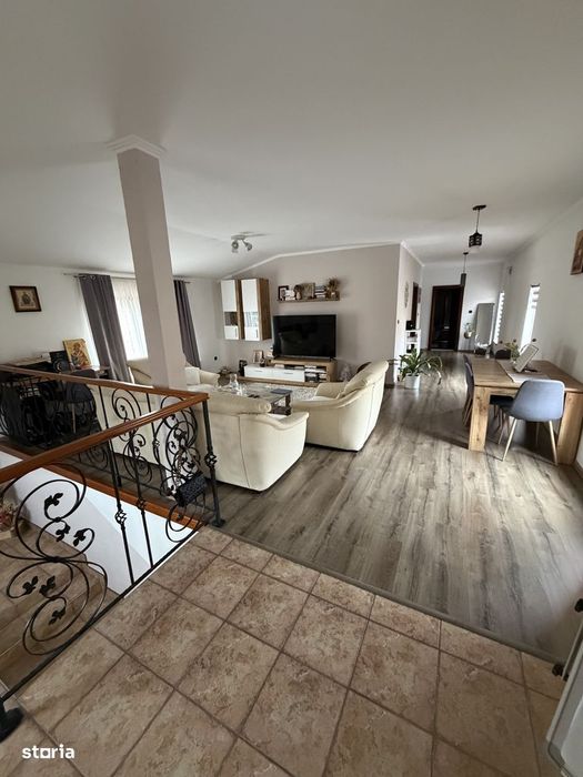 Casă de vânzare + Spațiu Comercial | 220 mp utili | curte 555 mp |