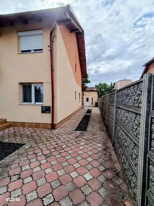 Casa 7 Camere 3 bai zona Fratelia Musicescu 430.000 euro