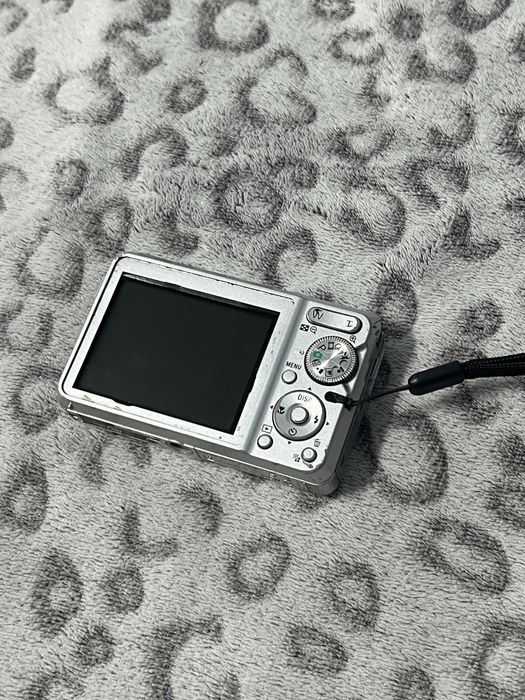 Sony cyber-shot DSC S750