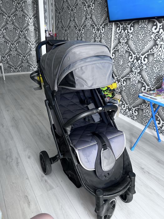 Продам прогулочную коляску