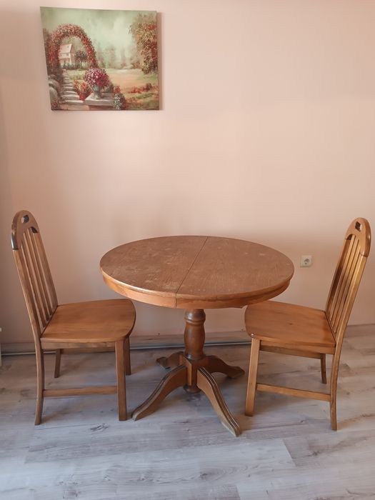 Дървена разтегателна маса с 4 стола
