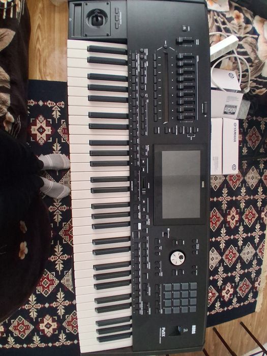 Прадавам Korg pa5x чисто Нов