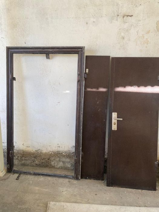 Продаем двери б/у