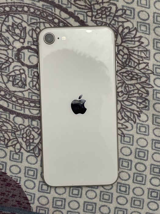Продам Iphone se 2022 года
