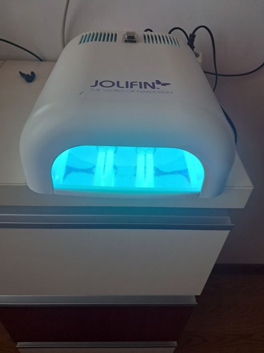 Lampă UV pentru unghii