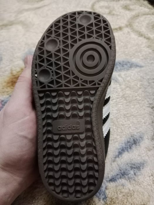 Продам детские  кросовки Адидас !