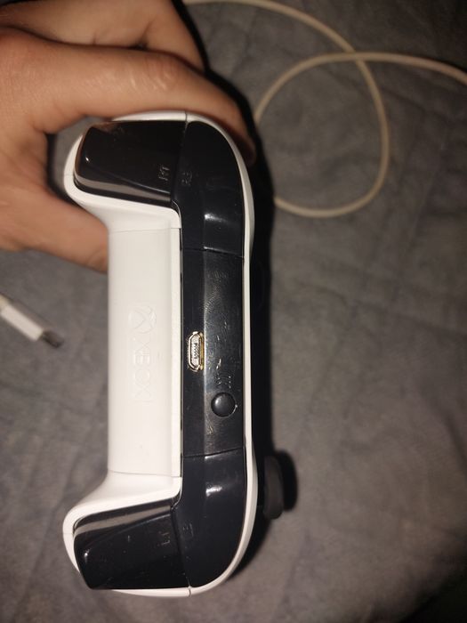 Продам джойстик для Xbox one s