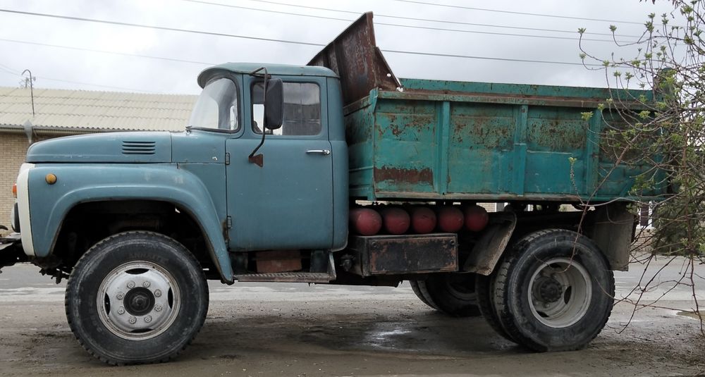 Zil samosval  sotiladi