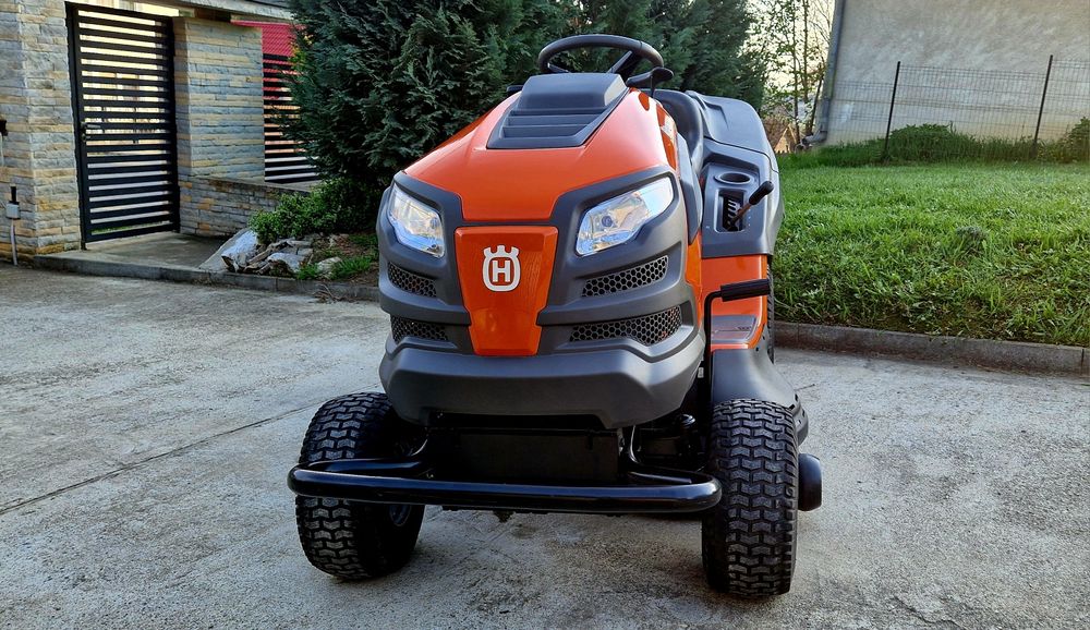 Tractoras gazon / iarba Husqvarna motor Briggs&Stratton 18 CP