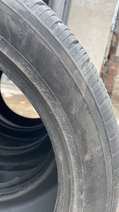 шины  295/40/21  летний
