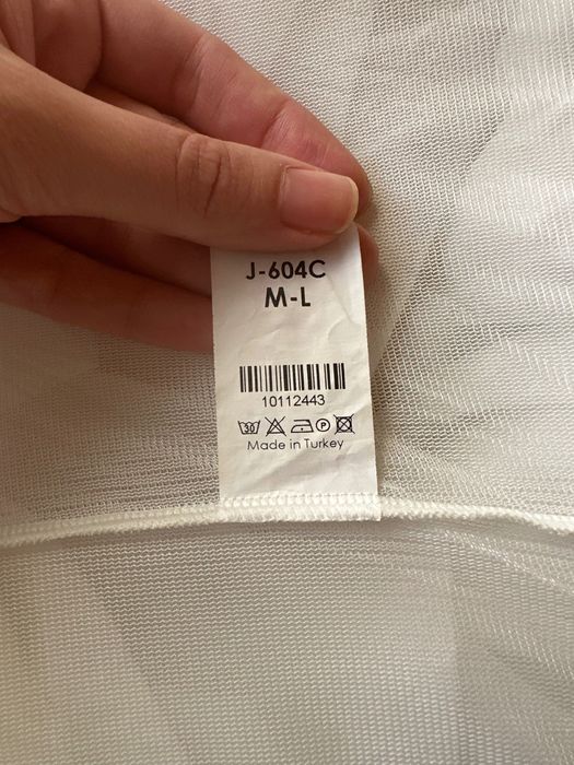 Продавам булченска рокля - снежно бяла с пера.