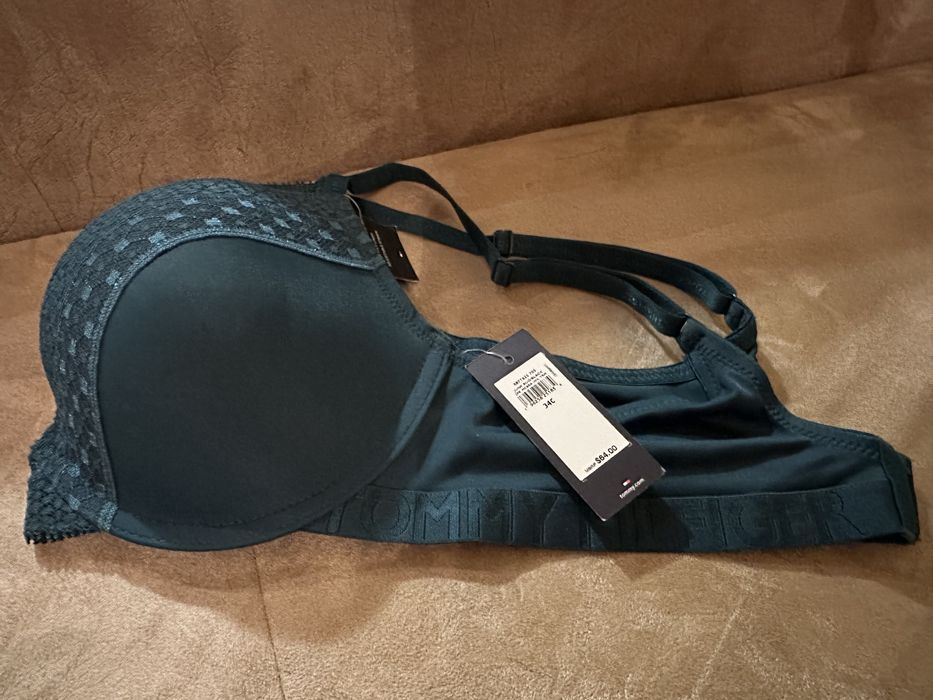 Оригинални сутиени Tommy Hilfiger и Calvin Klein