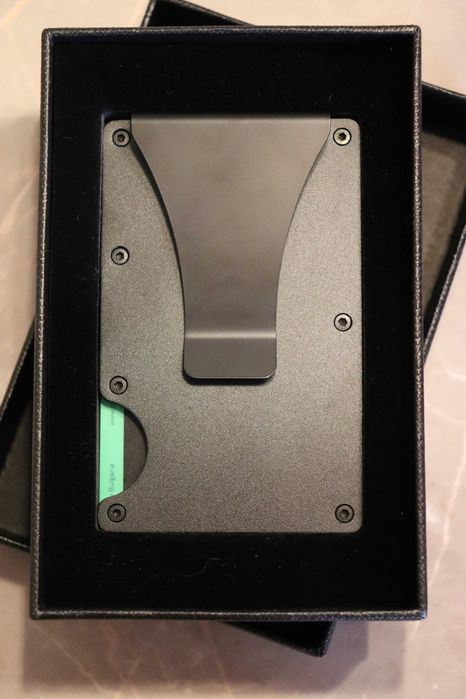 Метално портмоне за карти и банкноти с RFID защита и подаръчна кутийка