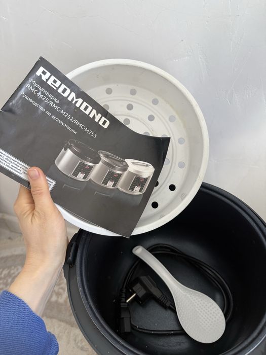 Мультиварка Redmond новый
