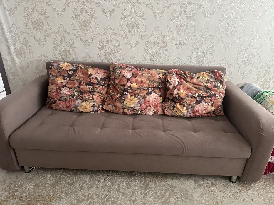 Диван в хорошем состоянии