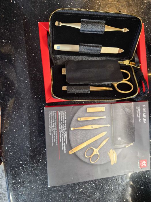 Луксозен комплект за маникюр Zwilling Premium Gold Edition (