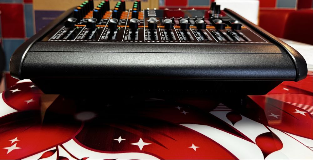 Mixer audio profesional TUM DM40 – 4 canale + USB, efecte digitale