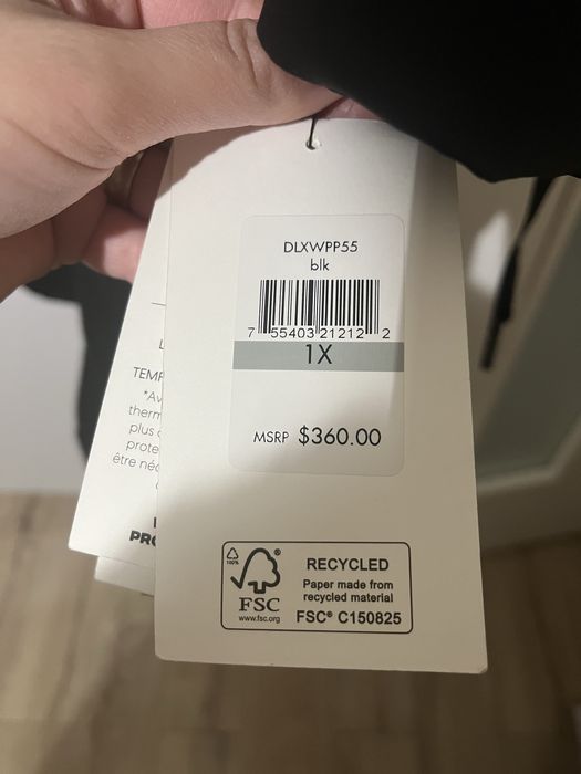 De vanzare Geaca de iarna DKNY noua cu eticheta.