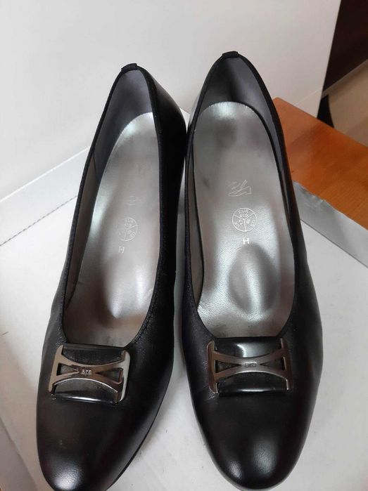 Обувки, боти и ботуши - Маркови, Нови, мерени и неудобни за моя крак