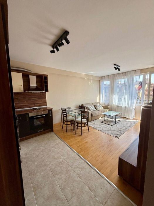 Дава се под наем Двустаен апартамент в София, Център - 65 кв.м за 700 € - Снимка #2