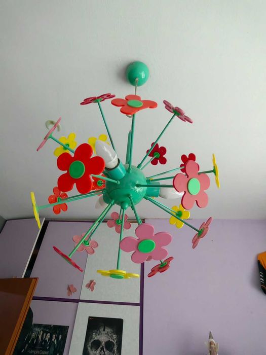 Полилей за детска стая момиче