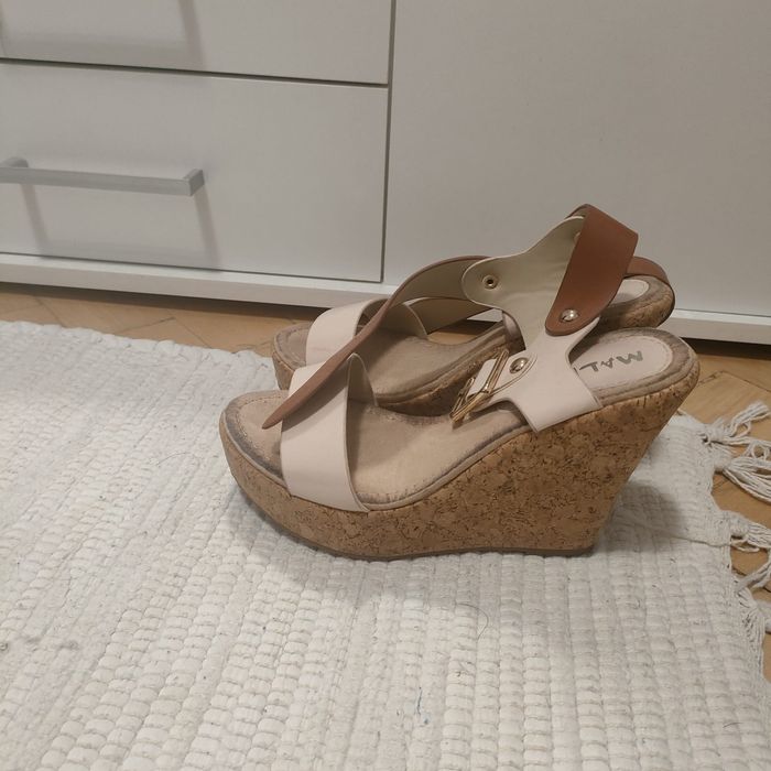 Sandale cu platforma