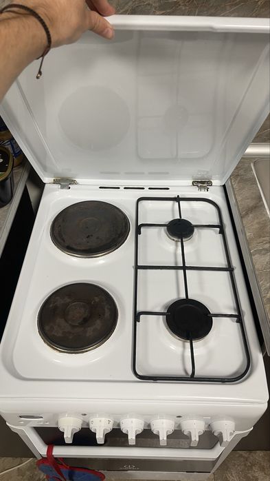 Готварска печка INDESIT с газ