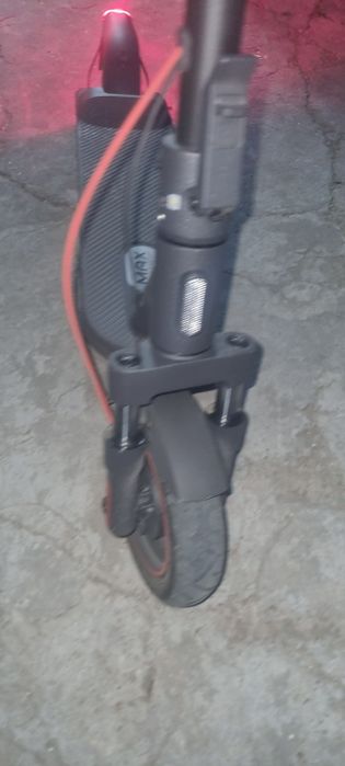 Este in garanție  vând xiaomi scoot 5 max
