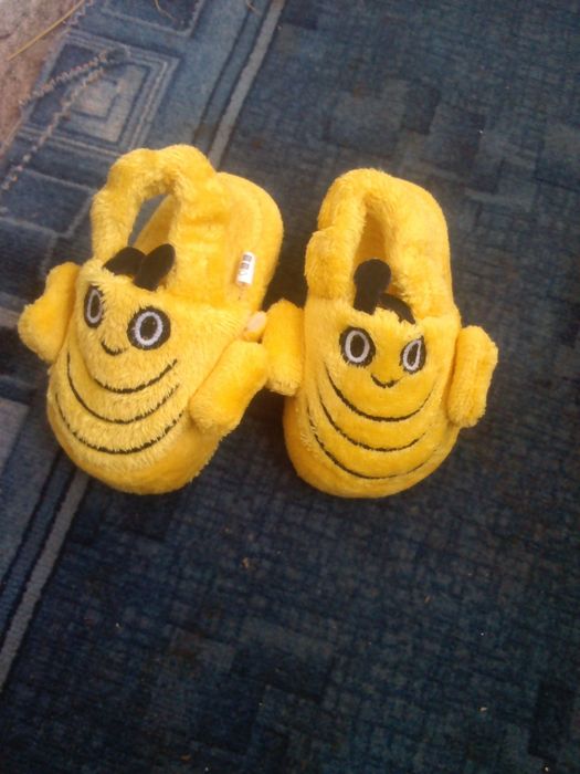 Vand papuci fetiță sateare buna fara defect