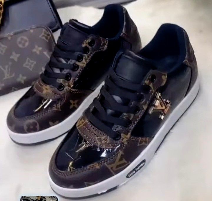 Adidasi LV new model, saculet, etichetă