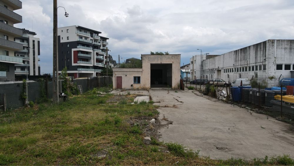 Teren cu hală de închiriat - str. 13 Dec