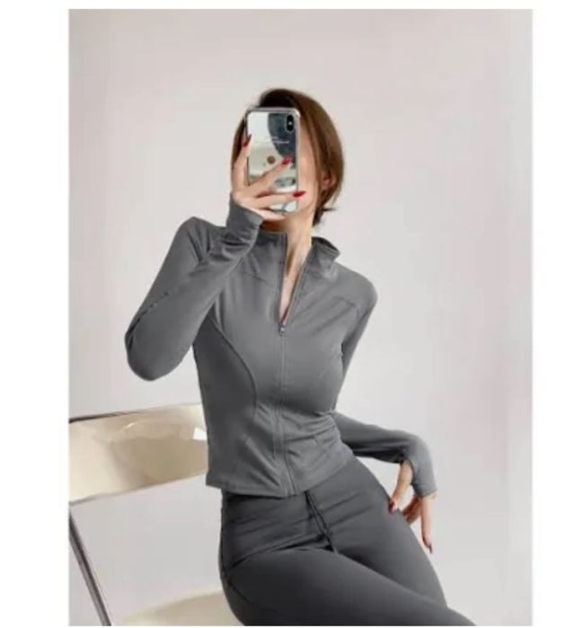 Рашгард серого цвета