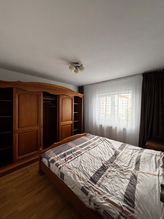 inchirez apartament zona piata mare