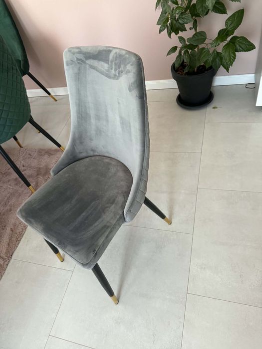 Vand masa living  extensibila cu scaune tapitate