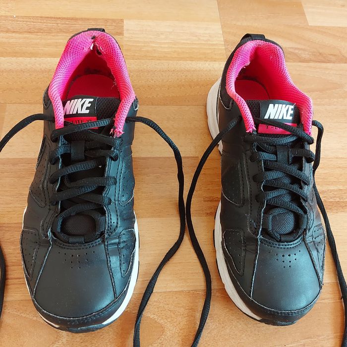 Дамски маратонки, номер 36 и 37